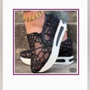 Women glitter sequin decor sneakers 👟 (Never worn)